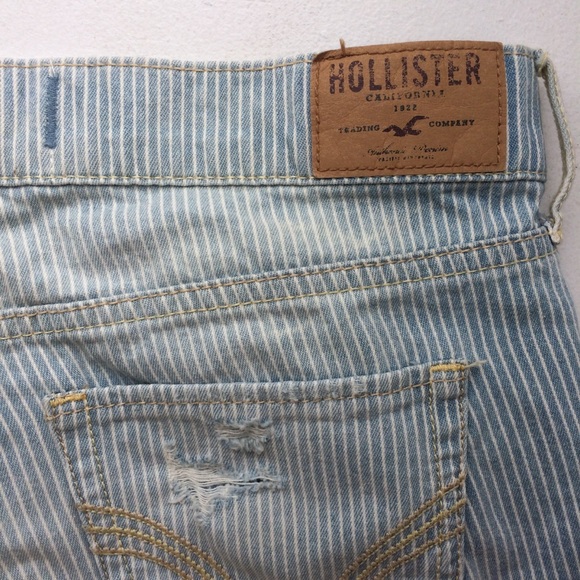 Brand New HOLLISTER ripped boyfriend jeans - Picture 4 of 8